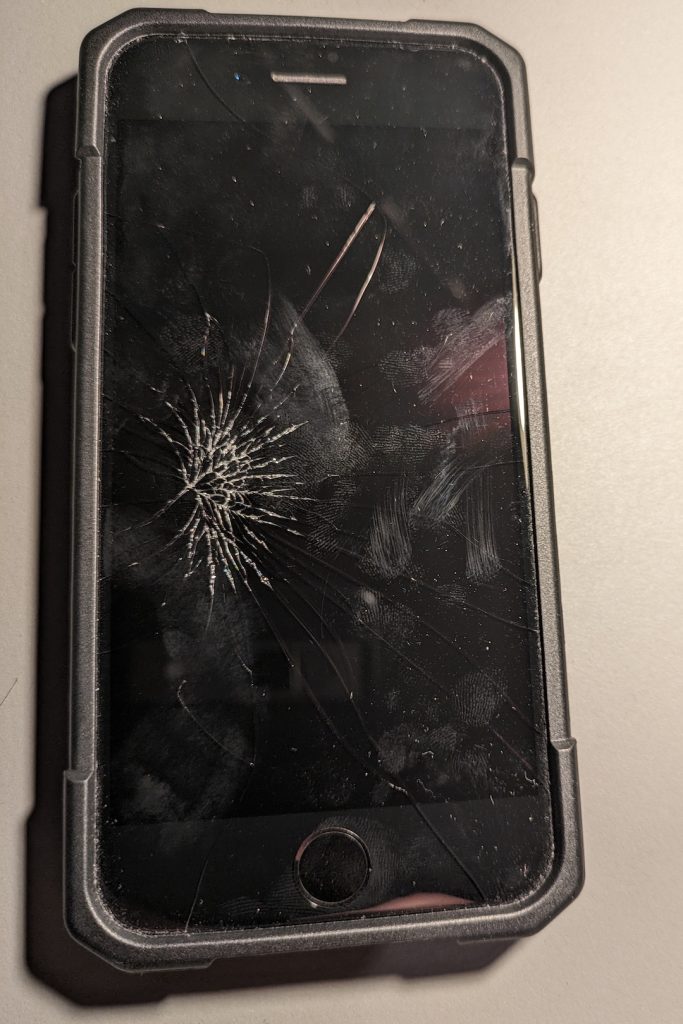 iPhone mit einem kaputten Display